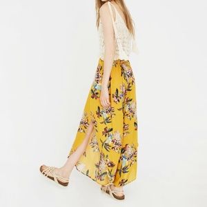 NWOT Pull & Bear yellow floral flowy palazzo pants
